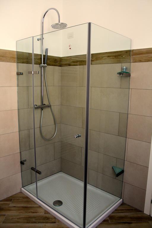 Bhl Boutique Rooms Legnano Bagian luar foto