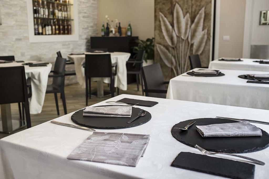 Bhl Boutique Rooms Legnano Bagian luar foto