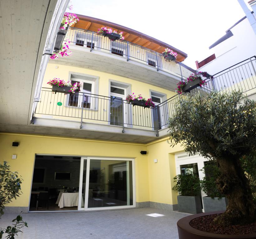 Bhl Boutique Rooms Legnano Bagian luar foto