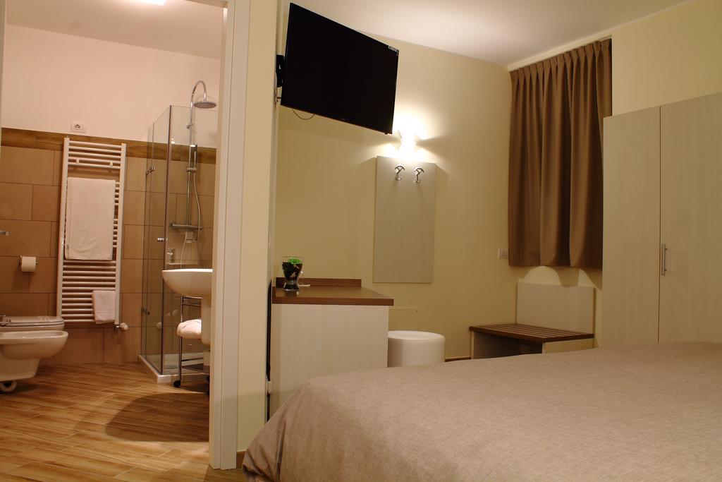 Bhl Boutique Rooms Legnano Bagian luar foto