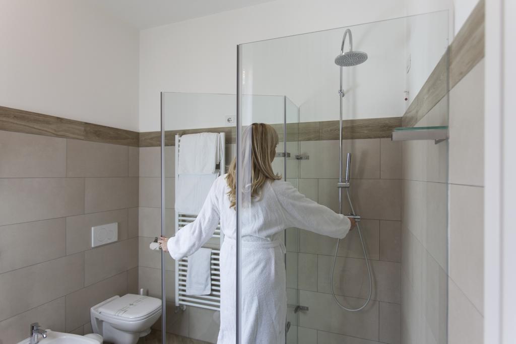 Bhl Boutique Rooms Legnano Bagian luar foto