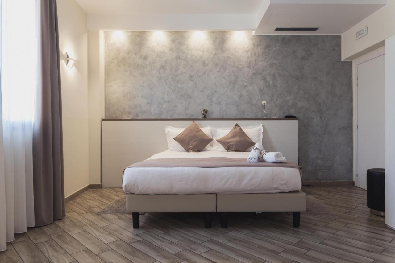 Bhl Boutique Rooms Legnano Bagian luar foto