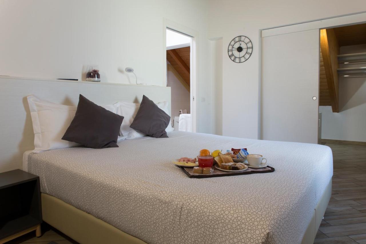 Bhl Boutique Rooms Legnano Bagian luar foto