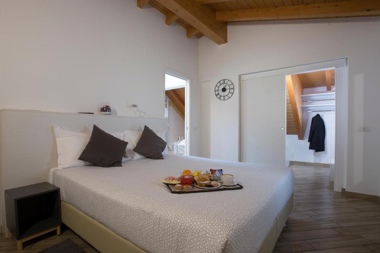 Bhl Boutique Rooms Legnano Bagian luar foto