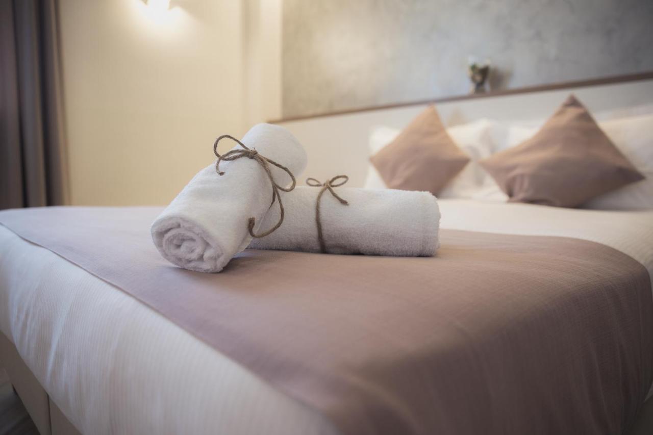 Bhl Boutique Rooms Legnano Bagian luar foto