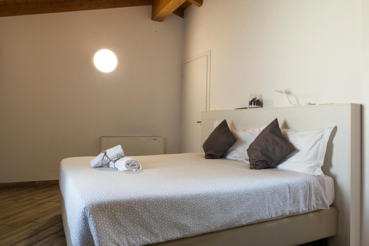Bhl Boutique Rooms Legnano Bagian luar foto